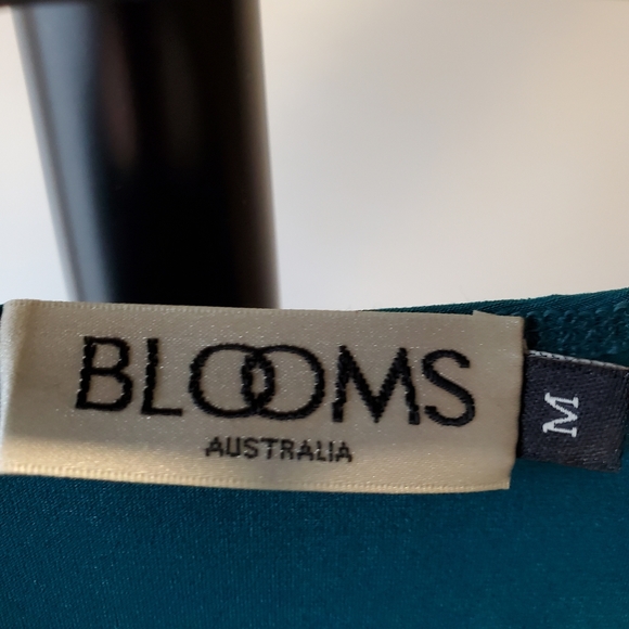 Soft jade green top - Picture 2 of 3